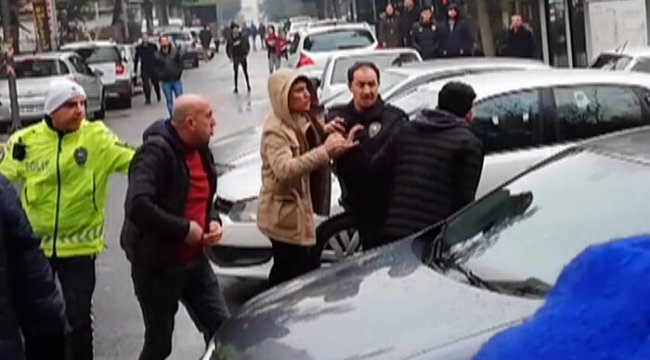 Kahramanmaraş'ta garsonlara çay bardağı fırlatan müşteri ortalığı birbirine kattı!