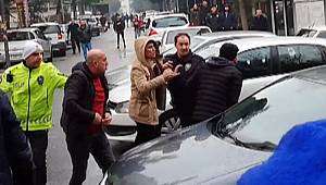 Kahramanmaraş'ta garsonlara çay bardağı fırlatan müşteri ortalığı birbirine kattı!