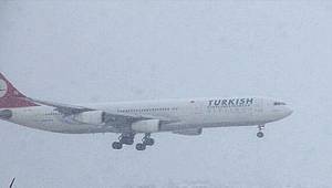 Kars'ta hava ulaşımına kar tipi engeli