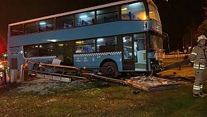 Kartal'da halk otobüsü durağa daldı: 3'ü ağır 5 yaralı