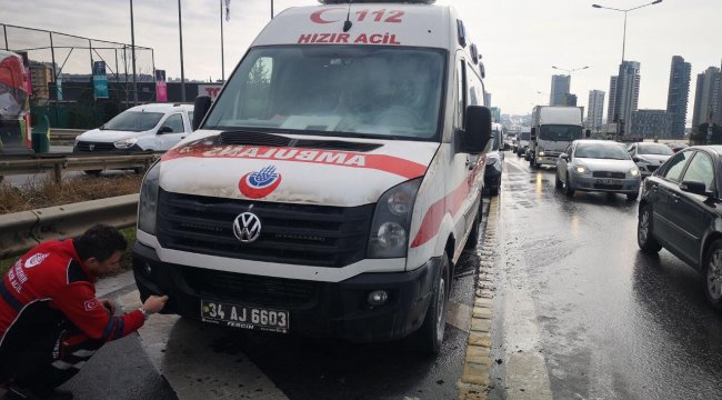 Kartal'da seyir halindeki ambulansta yangın çıktı