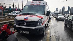 Kartal'da seyir halindeki ambulansta yangın çıktı