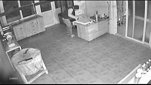 Kasaptan 4 dakikada 10 bin liralık et çaldılar