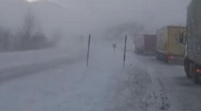 Kayseri- Kahramanmaraş karayoluna çığ düştü