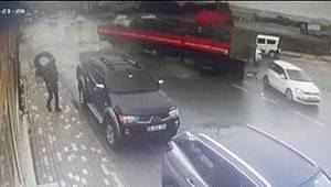 Kontrolü kaybeden TIR felaketi getirdi