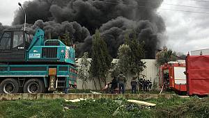 Manisa'da geri dönüşüm tesisinde yangın paniği