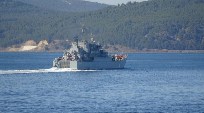 Rus savaş gemisi Çanakkale Boğazı’ndan geçti