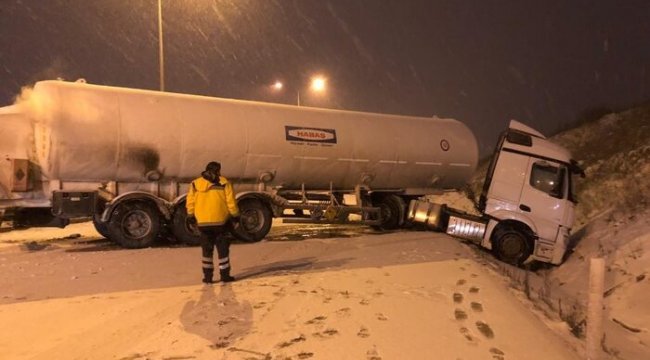 Samsun'da facianın eşiğinden dönüldü! Oksijen yüklü tanker kaza yaptı