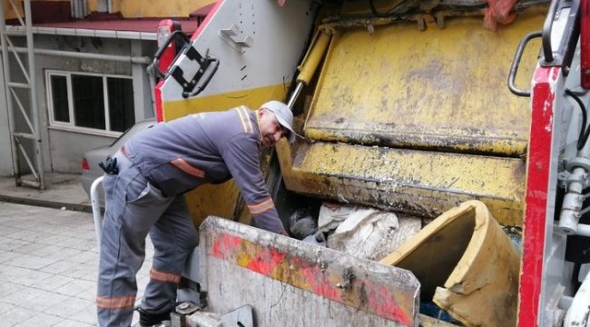 Şişli'de çöp kamyonuna atılan çöplerin içinden bebek çıktı