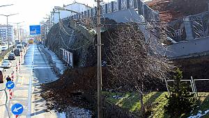 Trabzon'da istinat duvarı çöktü