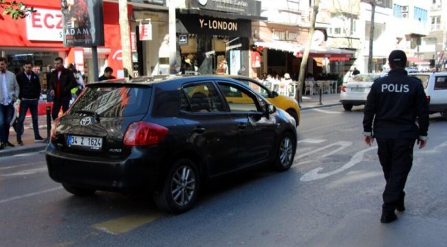 Trafikte kızıp sürücüyü göğsünden bıçakladı
