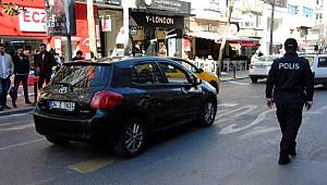 Trafikte kızıp sürücüyü göğsünden bıçakladı