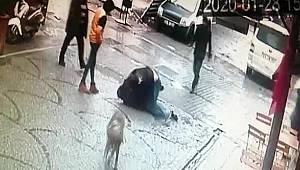 Tuzla’da iki genç sokak ortasında kavga etti! İşte o anlar...