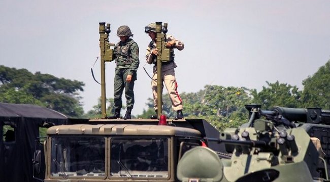 Venezuela'da ordu ve milis gücünden tatbikat