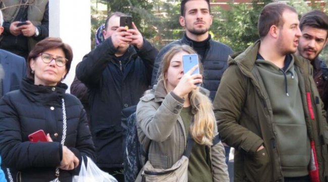 Yangını film gibi izleyip kameraya çektiler