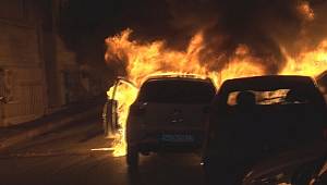 Yer: İstanbul! 9 araç kundaklandı sokak savaş alanına döndü