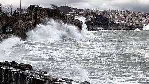 Zonguldak'ta dalgaların boyu 7 metreyi aştı