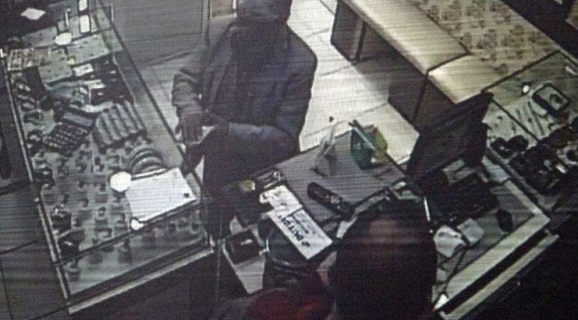 72 yaşındaki adam kuyumcuyu dolandırdı