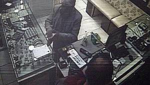 72 yaşındaki adam kuyumcuyu dolandırdı