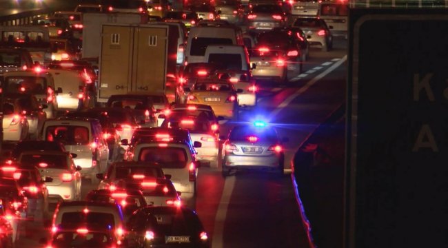 Bakan Soylu'dan 'çakarlı araç' açıklaması: Tepe lambası var, siren yoksa...