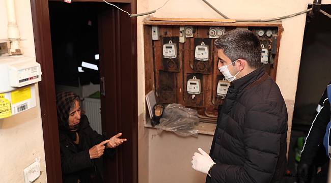 Başkan Gökhan Yüksel'den Yaşlı Vatandaşlara Kapıda Ziyaret