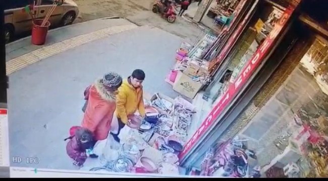 Beğendiği tencereyi çocuğa çaldırttı