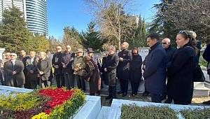 Çetin Emeç mezarı başında anıldı