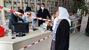 Eczanede koronavirüse karşı şeritli önlem