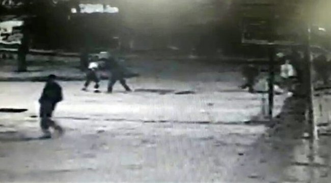 Elazığ’da dehşete düşüren olay! Bir kadını bıçakladı, diğer kadını tekmeledi