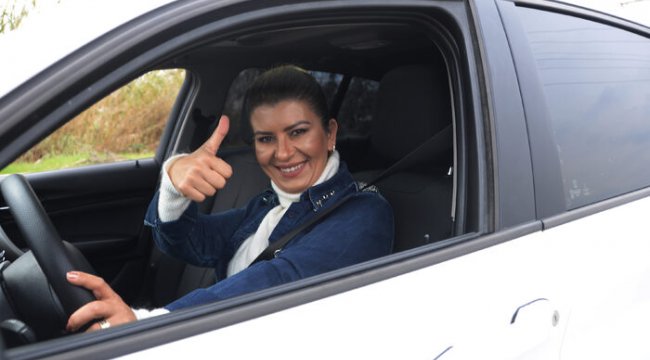 Fobisini yendi, 4 bin sürücüyü trafiğe çıkardı