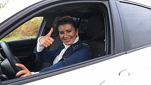 Fobisini yendi, 4 bin sürücüyü trafiğe çıkardı