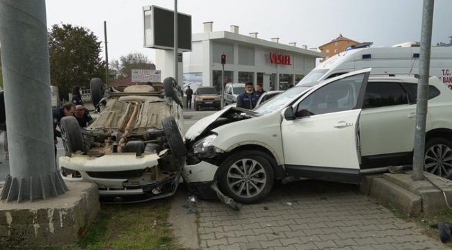 Göreve giden polisler kaza yaptı: 3 yaralı