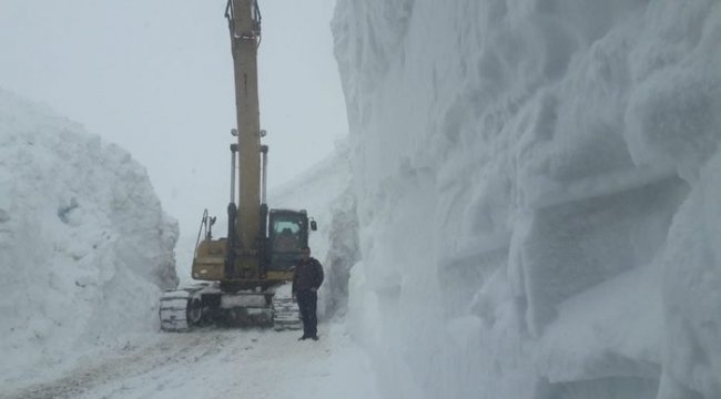 Hakkari'de kar kalınlığı 11 metreyi buldu