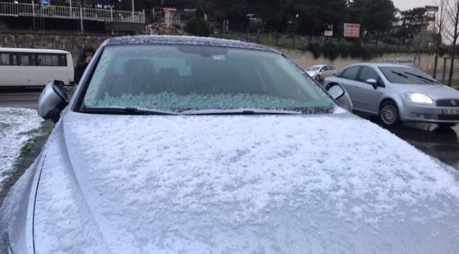 İstanbul'da dolu sürprizi! Bir anda bastırdı