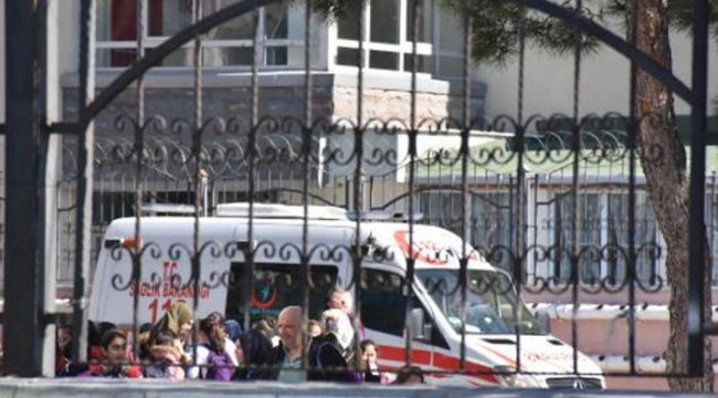 İstanbul'da okulda dezefenkte çalışması! 11 öğrenci hastaneye kaldırıldı