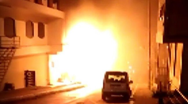 İstanbul'da otel alev alev yandı