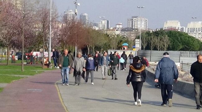 İstanbullular koronavirüse aldırış etmedi! Sahile akın ettiler