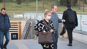 İstanbulluların koronavirüse karşı toplu ulaşımda maskeli önlemi