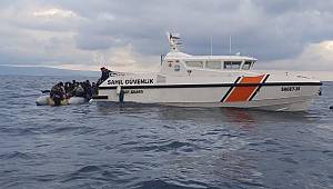 İzmir'de Yunanistan'ın ittiği 48 göçmen kurtarıldı