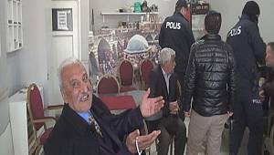 Kapalı olması gereken kahvehanede böyle yakalandılar!