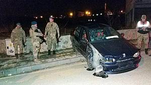 Kına gecesinden çıkan öfkeli damat kaza yaptı, aracı bırakıp gelinle kaçtı