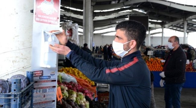 Kırşehir Belediyesi, halkın ortak kullanım alanlarına dezenfektan makinesi koydu
