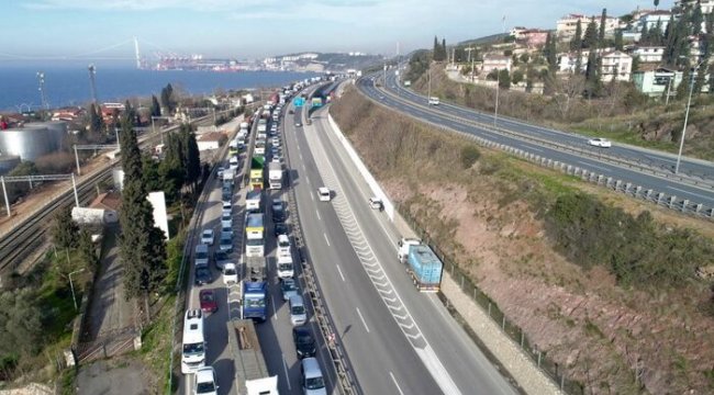 Kocaeli'de D-100’de zincirleme kaza! Yaralılar var