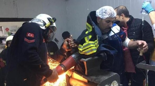 Kolunu tereyağı makinesine kaptırdı