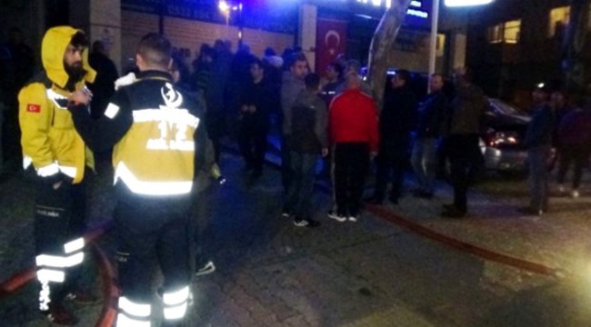 Otoparkta araçlar yandı, sahipleri birbirine girdi