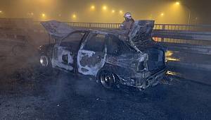 Pendik'te seyir halindeki otomobil alev aldı