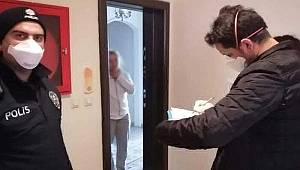 Polisler kapı kapı dolaşıp koronavirüs kontrolü yapıyor!
