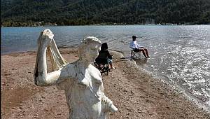 Prenses heykelini bakımsızlıktan çürüyor