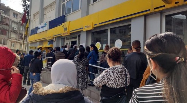 PTT önünde kadınların sıra yüzünden tartıştı