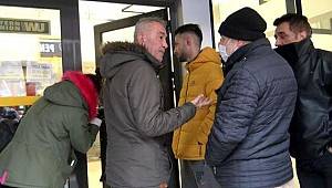 PTT önünde mesafe ihlalli sıra tartışması